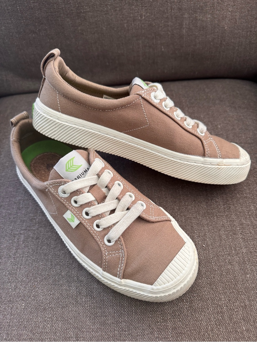 Cariuma OCA Low Canvas Lace-Up Sneakers in Burnt Sand